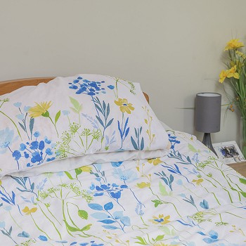 Freshly made bed at Cartref Bryn yr Eglwys